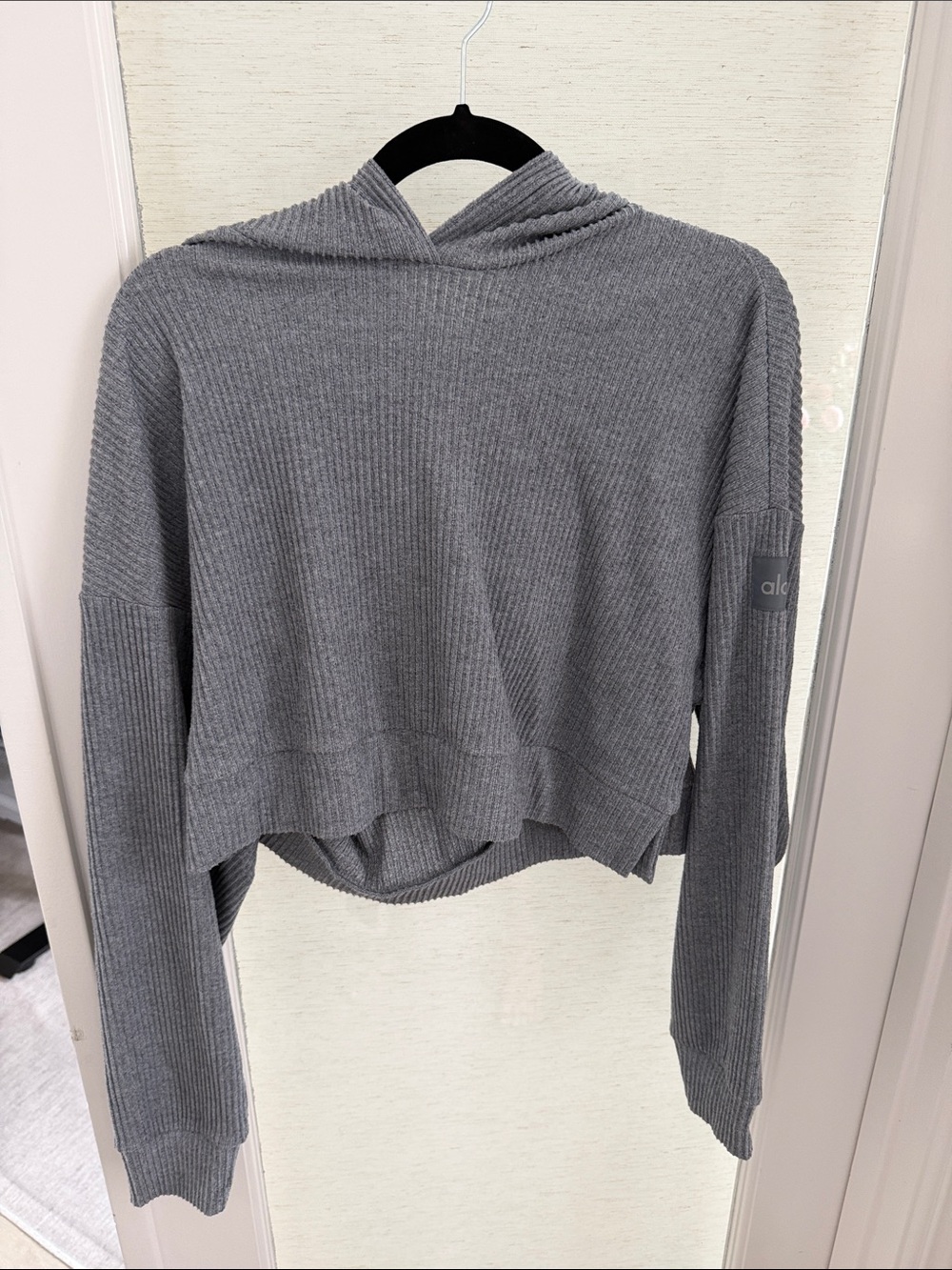 ALO Yoga Ribbed Cropped Hoodie Sweater - Gray